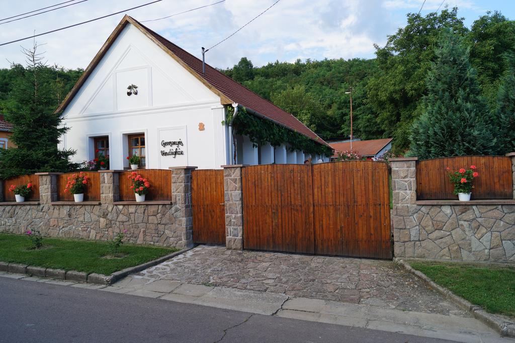 Cseresznyes Vendeghaz Szomolya المظهر الخارجي الصورة